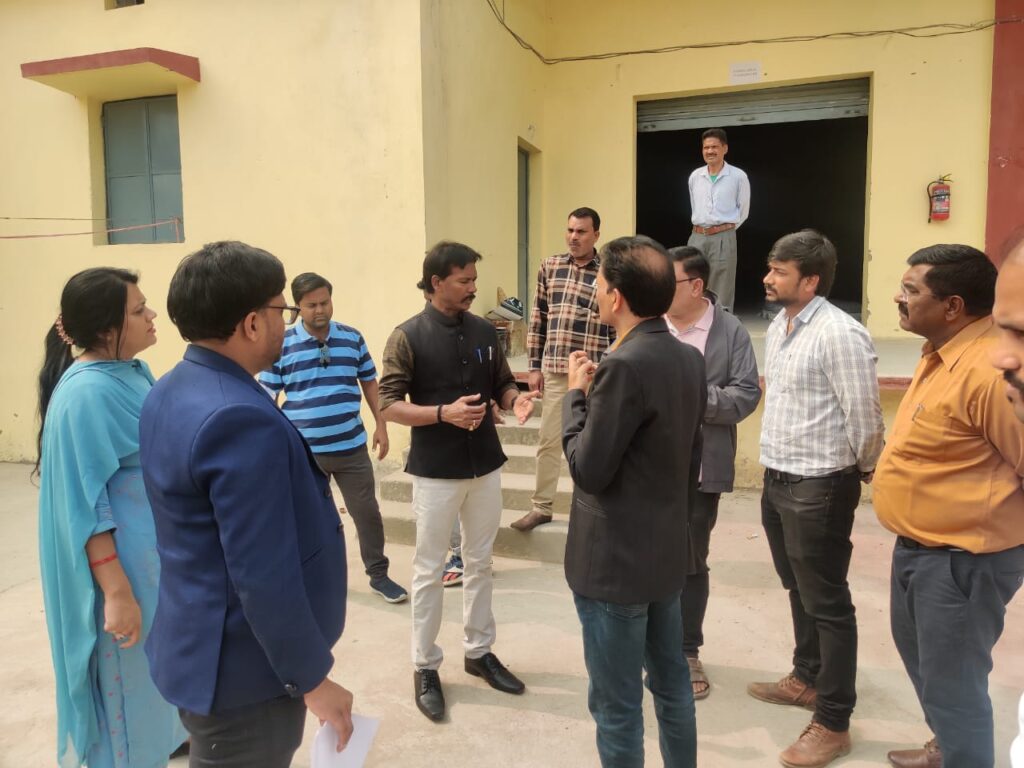 लोकसभा चुनाव के एफएलसी कार्य हेतु कलेक्टर श्री चौहान सहित पार्टी कार्यकर्ताओं ने किया निरीक्षण…